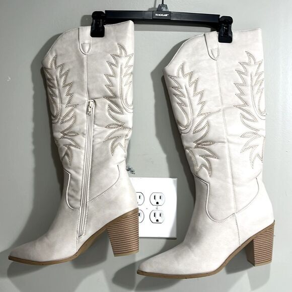 Sexy Size 12 High Heeled Western Boots. Off White/Bone Color. - Picture 6 of 11